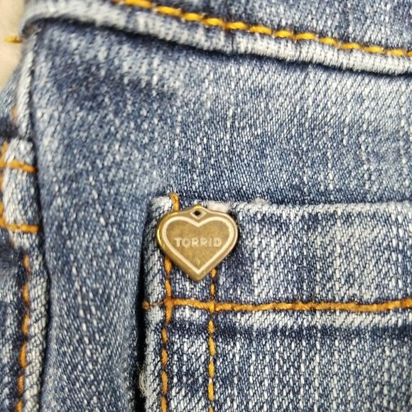 Torrid Jeans Womens 16 Blue Straight Leg Stretch Denim - Picture 2 of 8